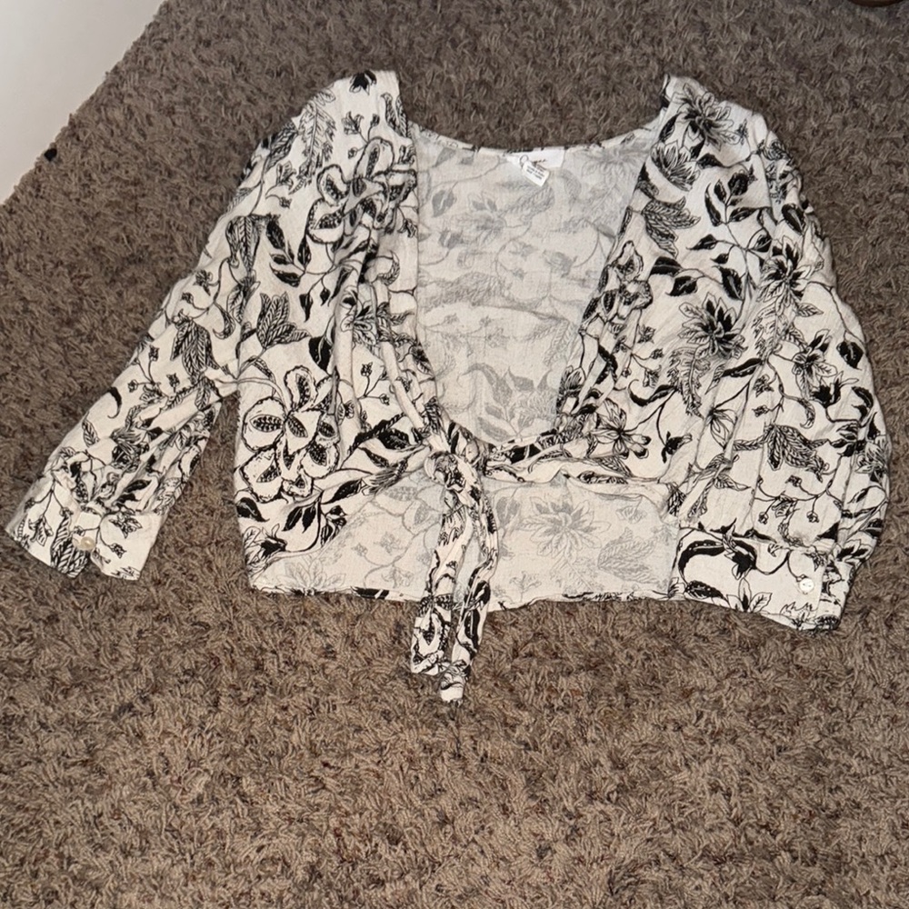 Black and White Crop Tie Front Blouse with 3/4 Sleeves